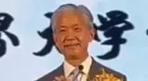 网友拍摄汪文斌大使出席活动画面：温文儒雅，谦逊有礼